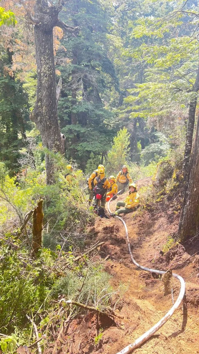 Así trabajan los brigadistas para combatir el fuego en Brazo Tristeza