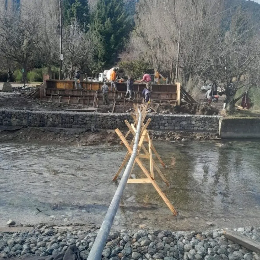 Avanza la construcción del nuevo puente en Los Coihues