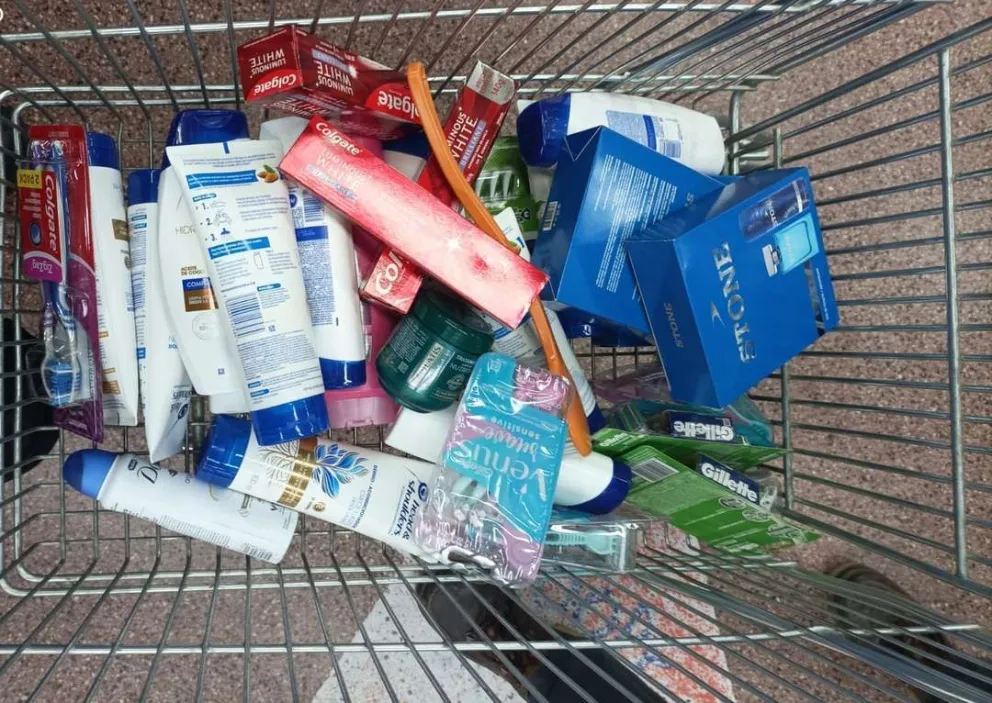 Roca: Dos mujeres intentaron escapar de un supermercado con más de 60 mil pesos en mercadería