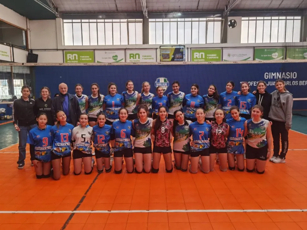 Cuatro vueltas olímpicas de categorías menores en el Bariloche Vóley Club 