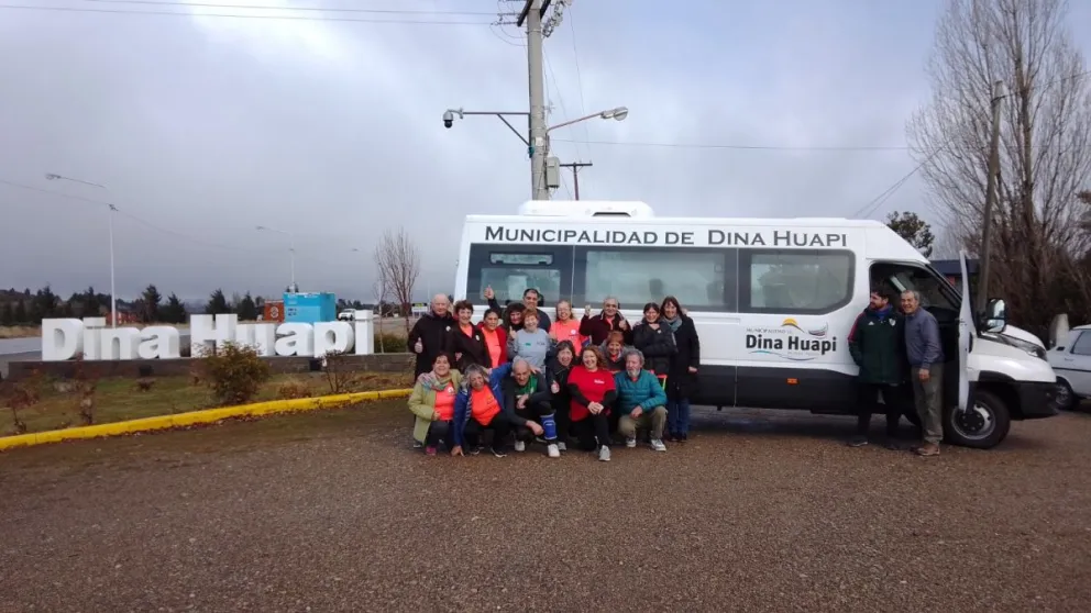 Presentaron el flamante Mini Bus de la Municipalidad de Dina Huapi