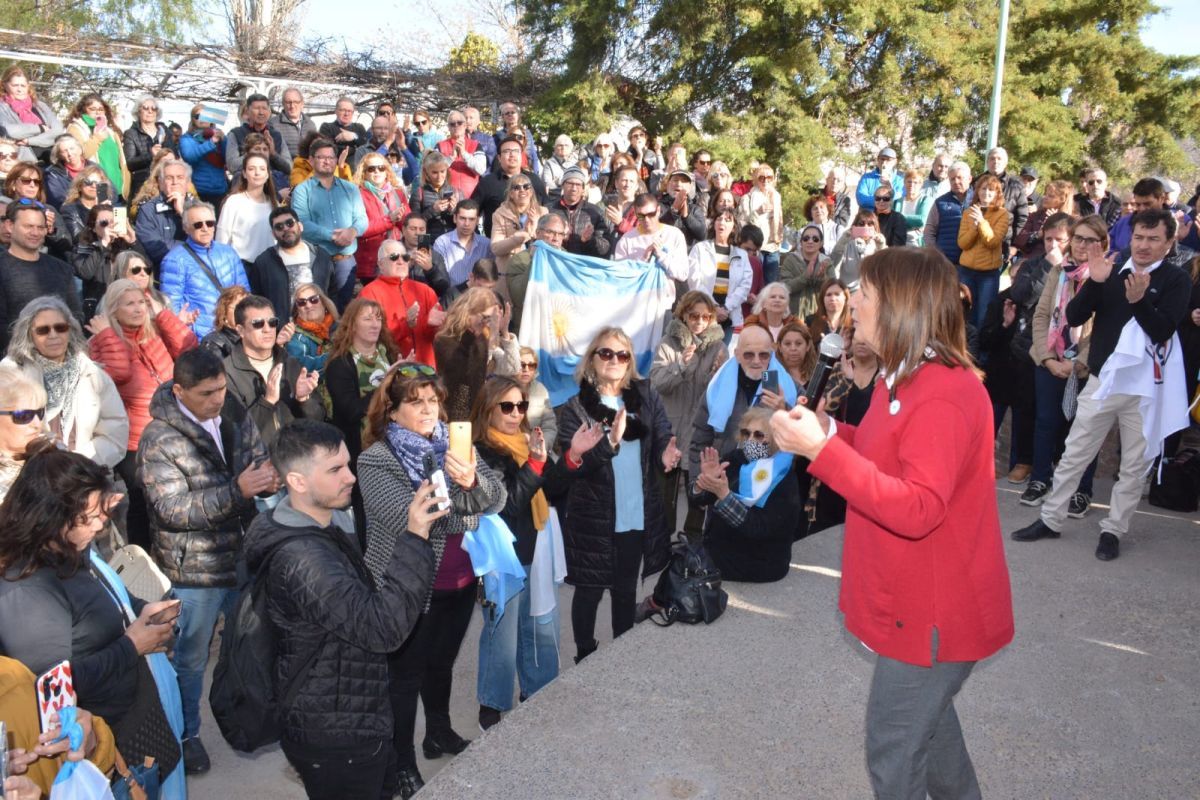 En Cipolletti, Patricia Bullrich se comprometió a "ir a fondo para cambiar la Argentina"