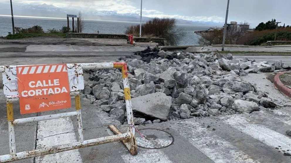 Trabajan en el reemplazo del alcantarillado bajo la avenida 12 de Octubre y Ruiz Moreno
