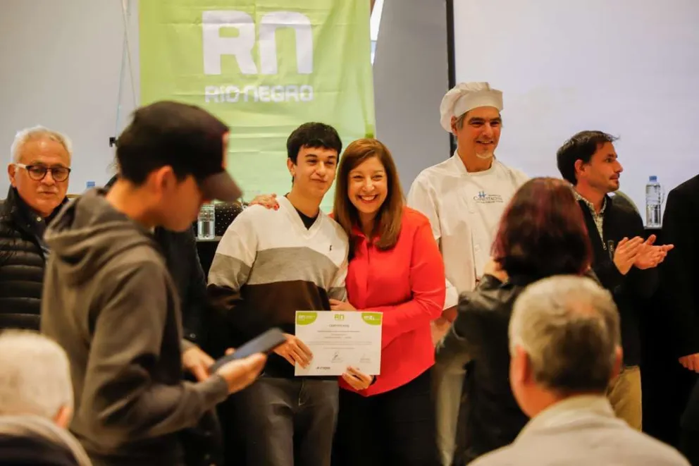 Carreras entregó certificados a participantes del Más Futuro en Bariloche