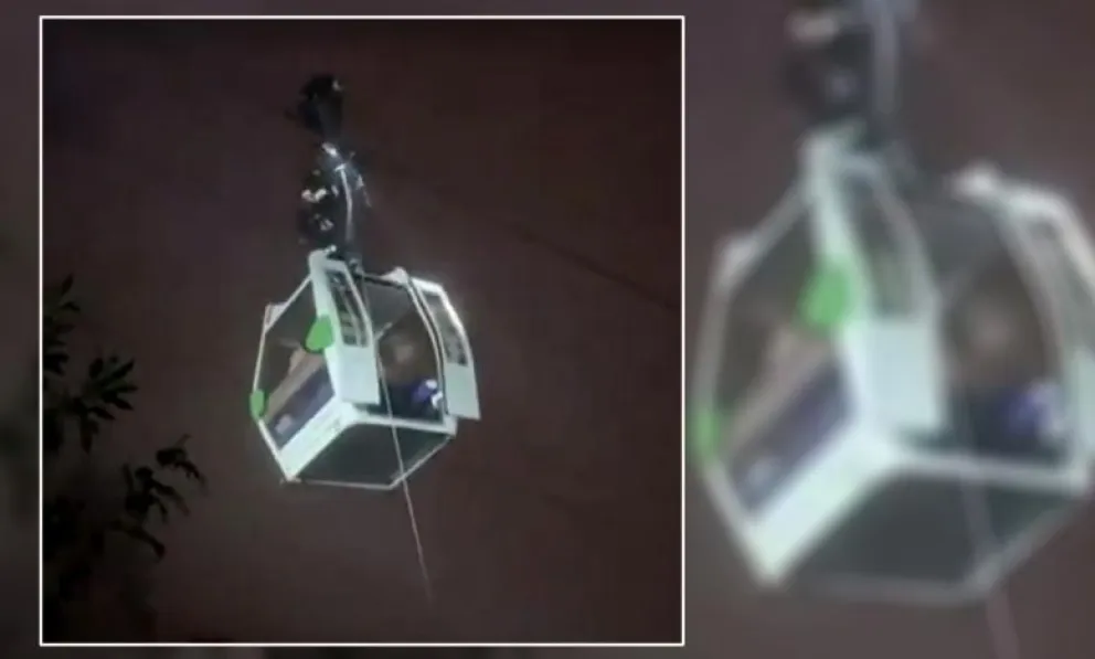Rescataron a 75 personas atrapadas durante 10 horas en un teleférico turístico en Ecuador 