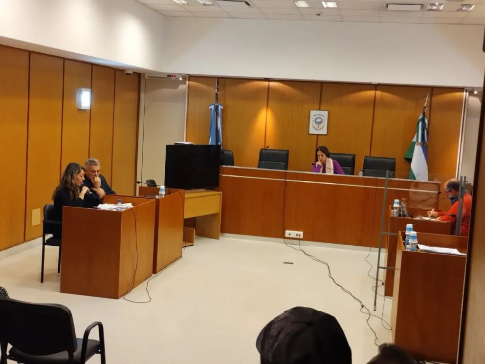 Imputan a un hombre que habría matado a su padre y a una mujer