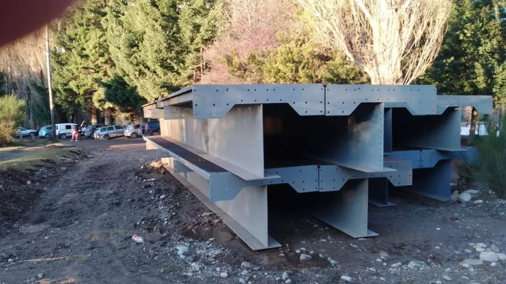 Los Coihues: llega el nuevo puente y piden que no se estacionen vehículos