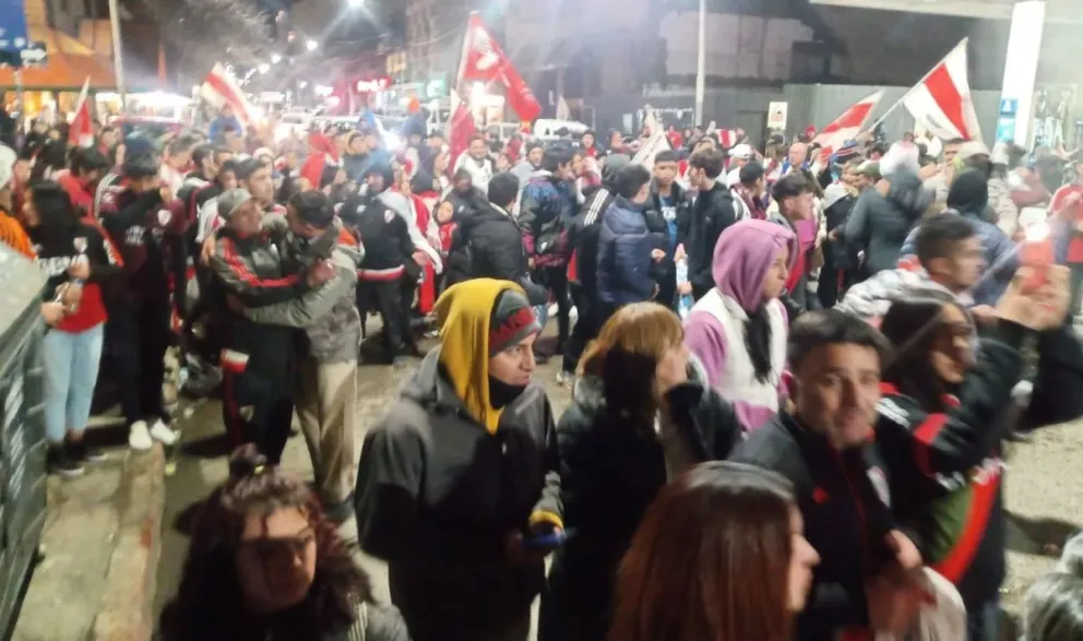 Los hinchas de River también festejaron el título en Bariloche