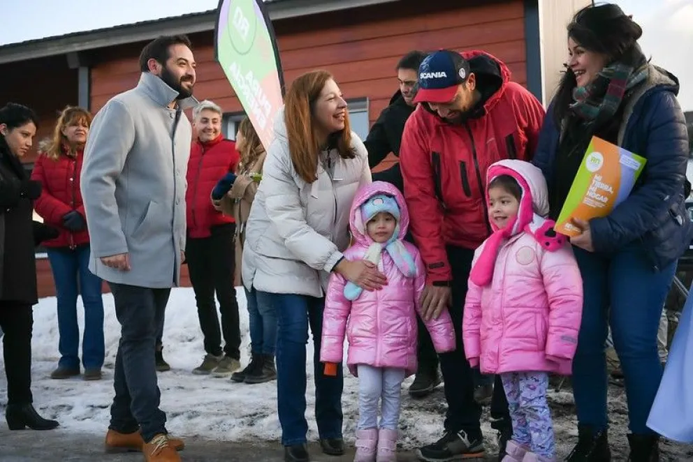 La Gobernadora entregó viviendas y escrituras a familias de Bariloche