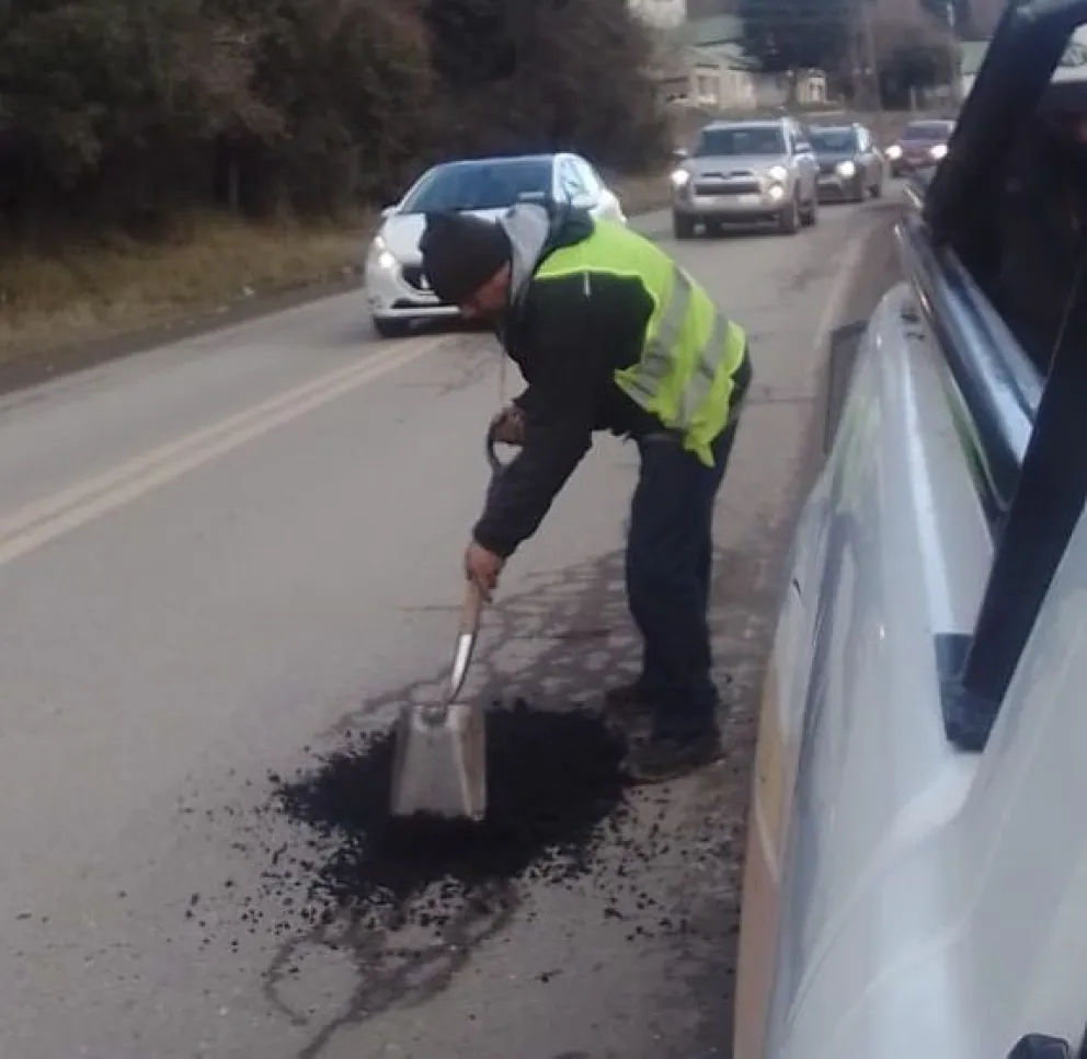 Continúan las tareas de bacheo en toda la ciudad