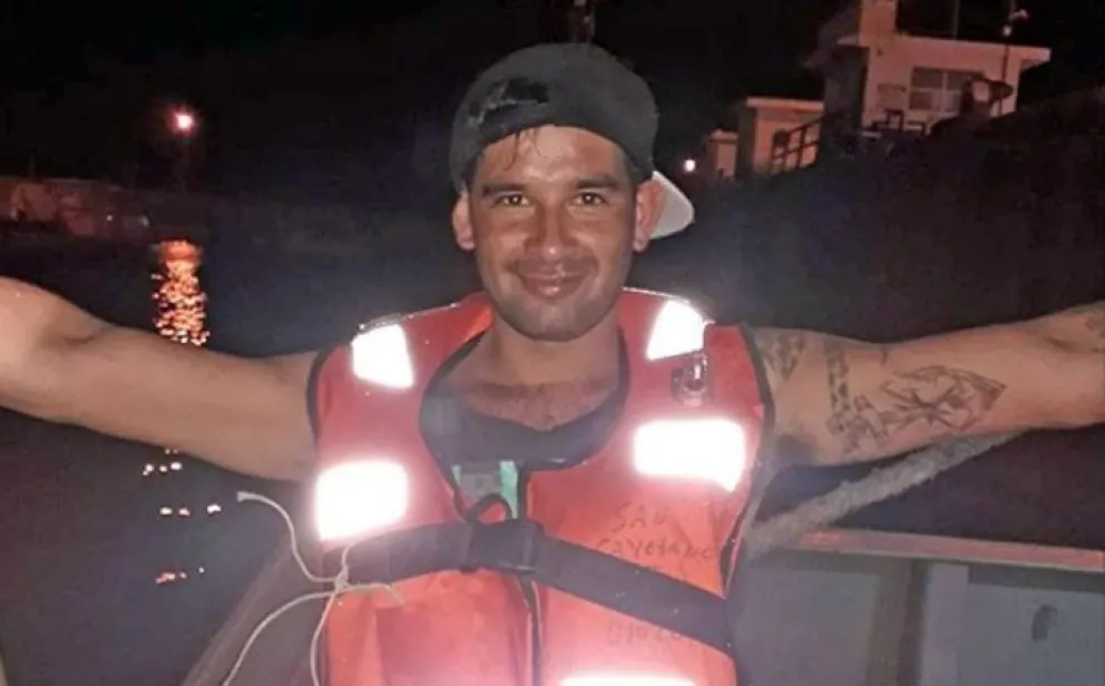 Casi un centenar de barcos buscan a un marinero que desapareció en Puerto Madryn