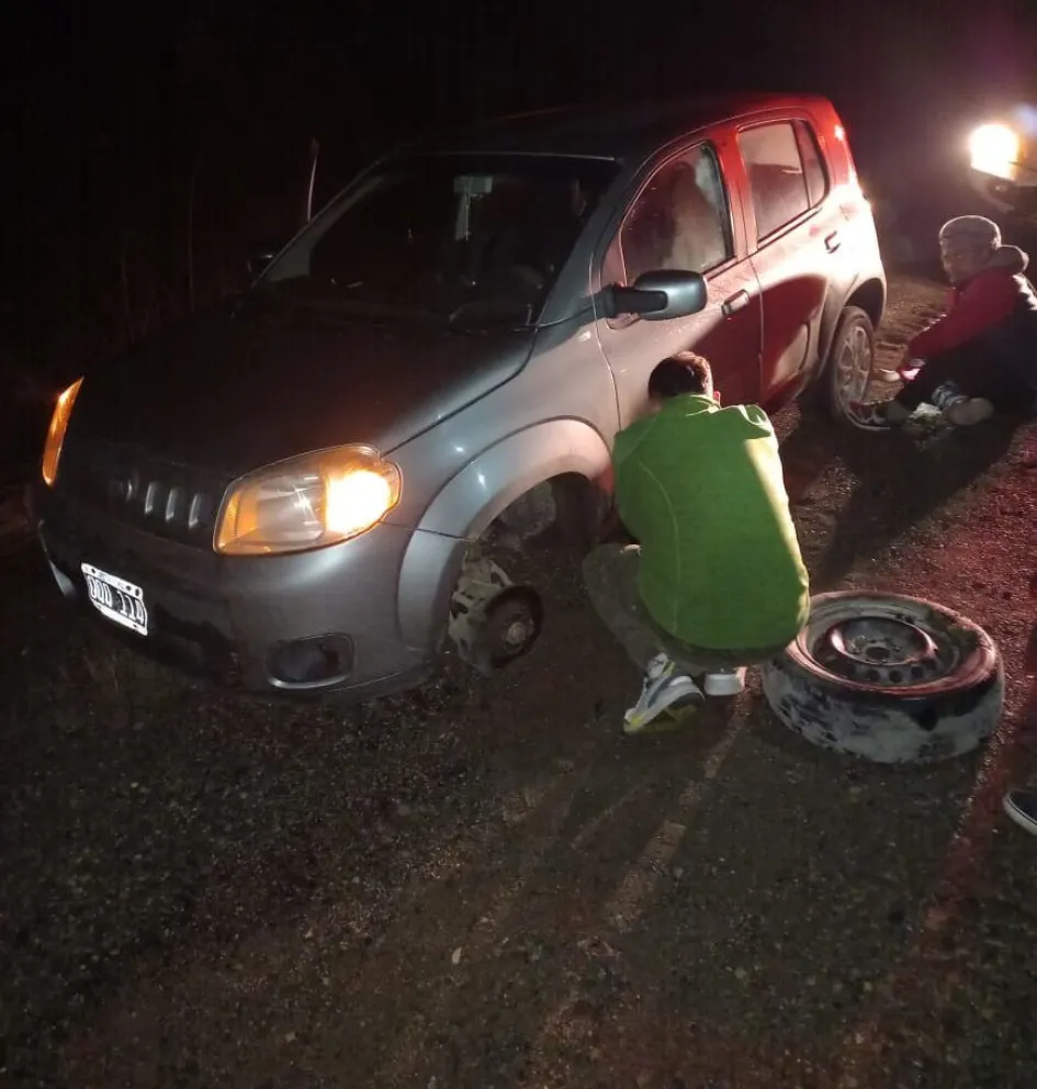 Pozos de Ruta 40: Otro vehículo rompió dos ruedas cerca de El Foyel