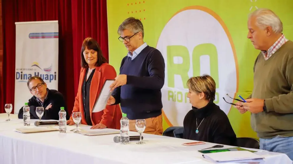 Dina Huapi avanza con el Plan Director de agua potable y obra de cisternas