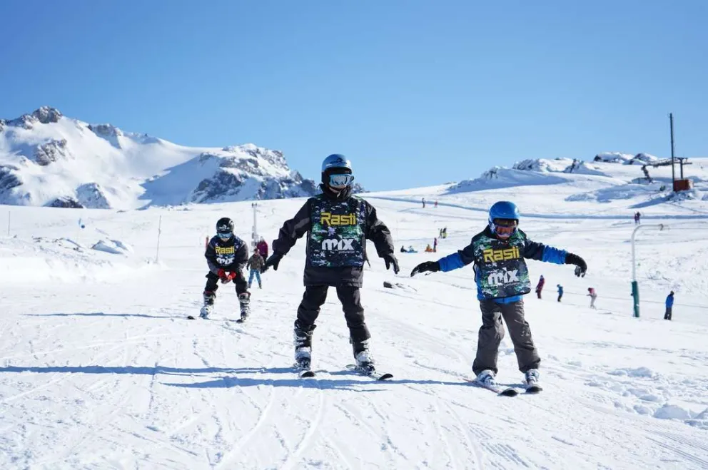 Hasta mediados de octubre se puede esquiar en Cerro Perito Moreno