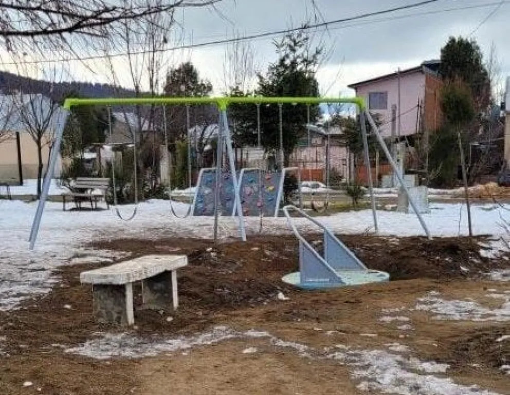 Continúan con la mejora de plazas en los barrios Unión y 2 de Abril