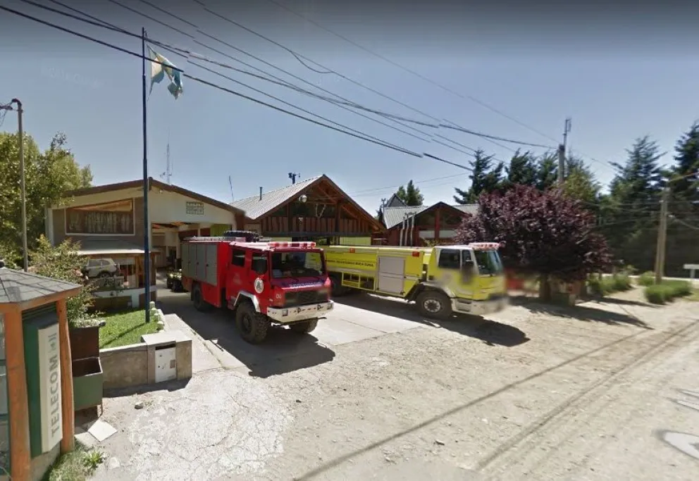 Voluntarios de Bomberos Ruca Cura se acuartelaron por reclamos y la Jefatura cerró el edificio