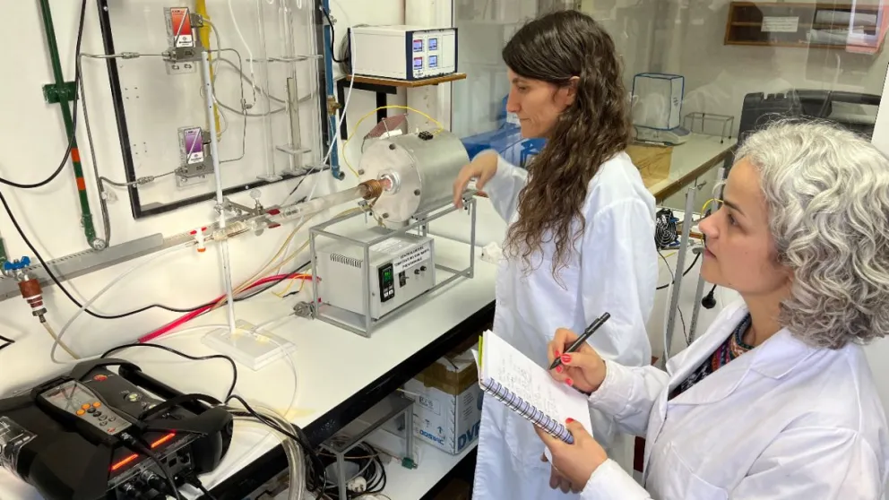 La CNEA desarrolla las técnicas de fabricación de un insumo clave para baterías de litio