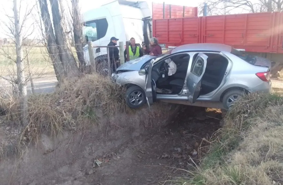 Alto Valle: brutal choque en Ruta 65 dejó tres heridos