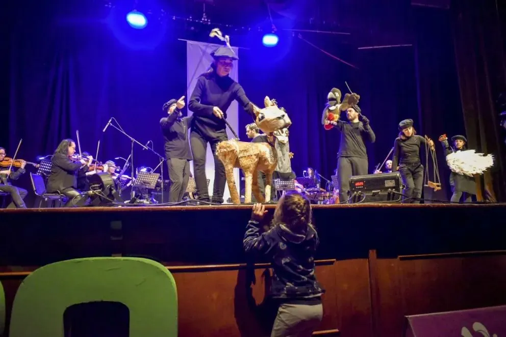 Miles de niños disfrutaron de música y títeres junto a la Filarmónica de Río Negro