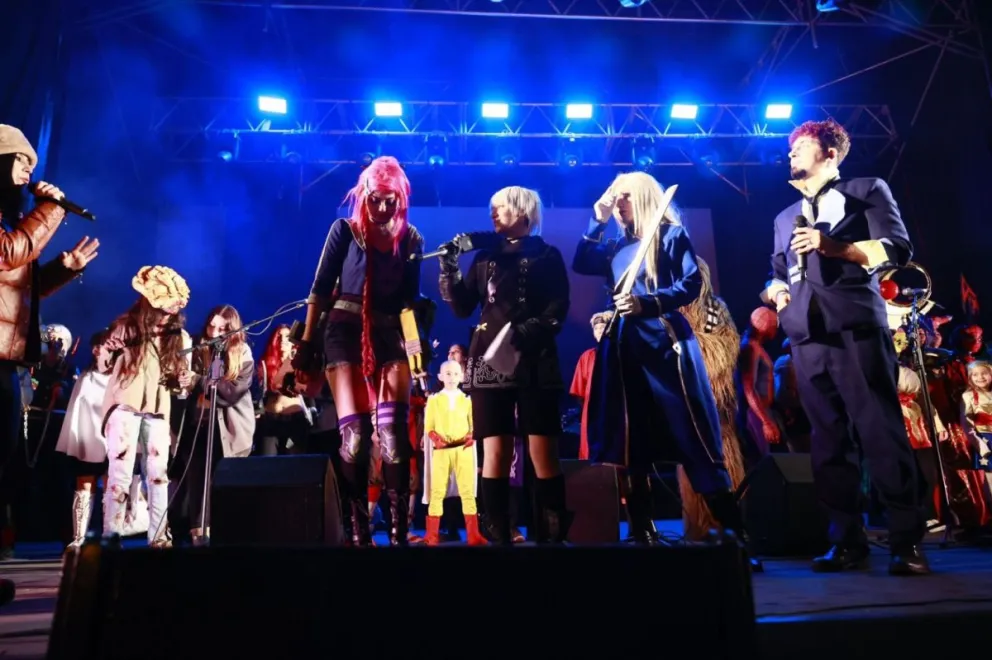 La Fiesta de la Nieve se vio "invadida" por el mundo otaku: brillo, color y personajes de todas las épocas