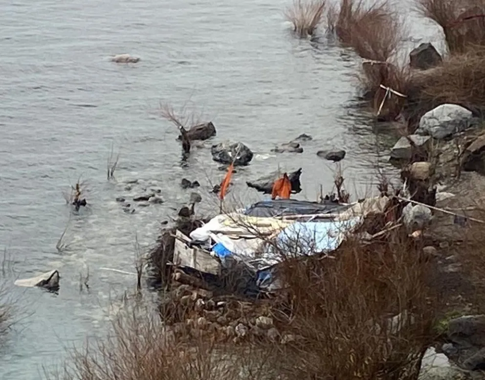 Vecinos denuncian un nuevo vertido de aguas cloacales en el lago