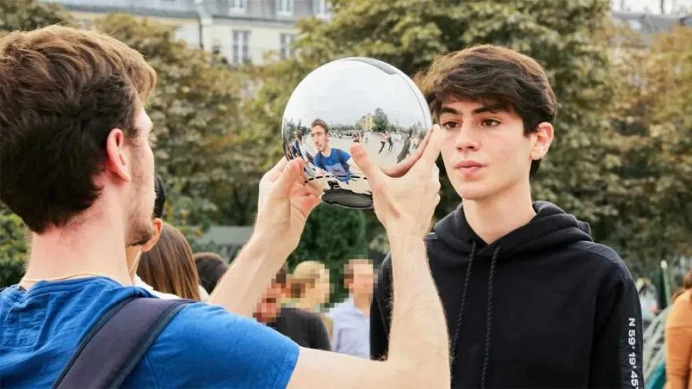 Investigan a Worldcoin por escanear el iris de voluntarios a cambio de dinero virtual