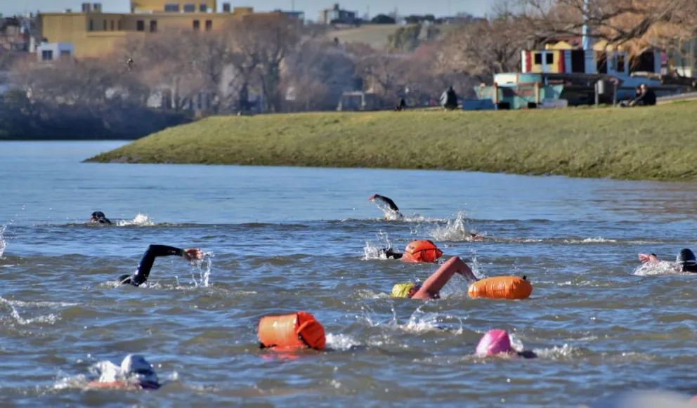 La natación de aguas frías volvió a copar el río Negro