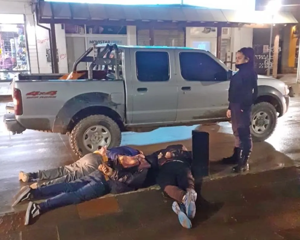 Robaron dos ruedas en pleno centro y fueron detenidos