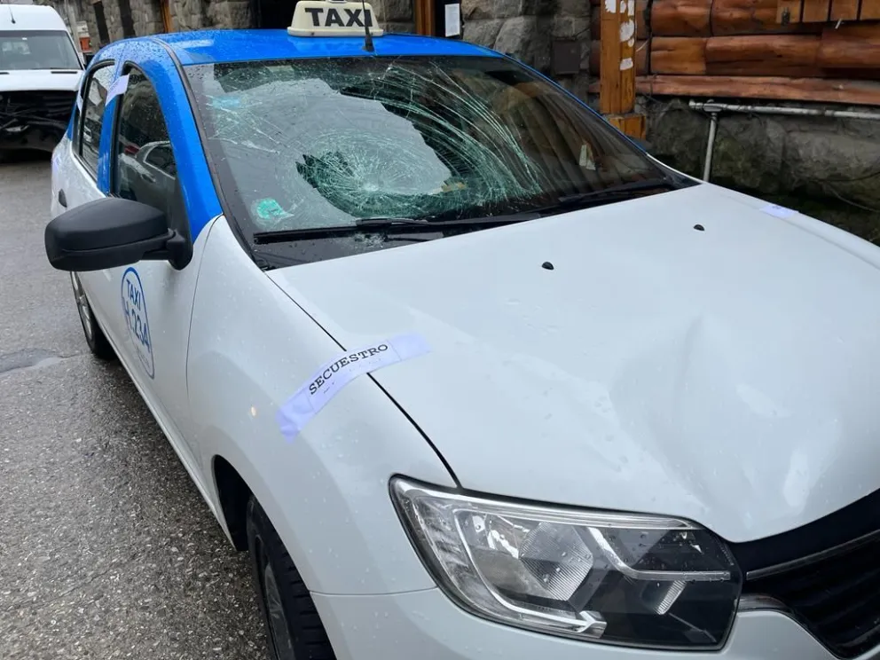 Un policía fue atropellado por un taxi y está en terapia intensiva
