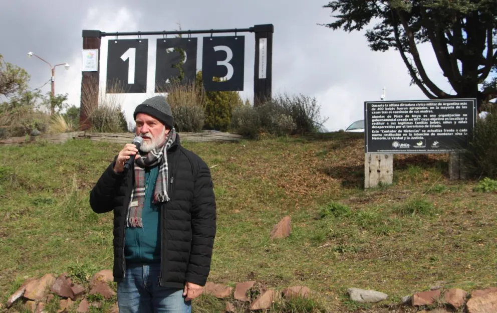 Con un emotivo acto se actualizó el contador de nietos recuperados de la UNCo Bariloche