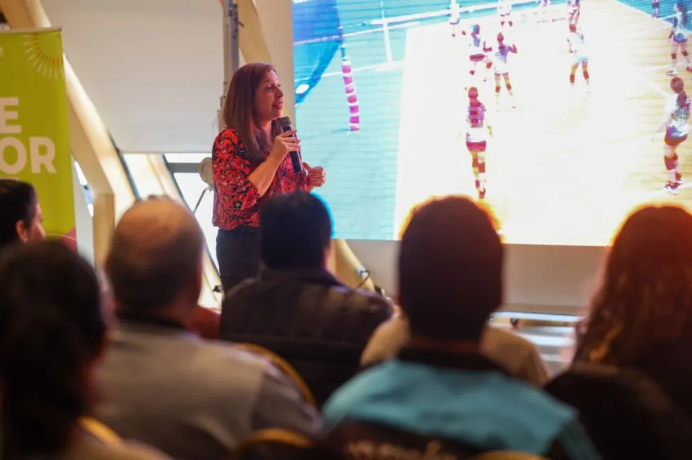 Carreras presentó un proyecto para construir un Microestadio para 10.000 personas en Bariloche