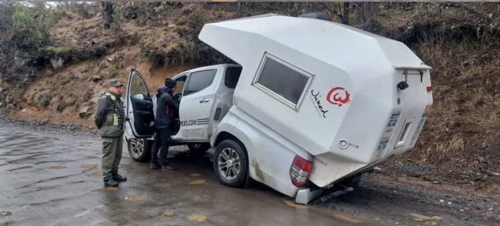 Una familia francesa fue asistida por Gendarmería en el camino a Tronador