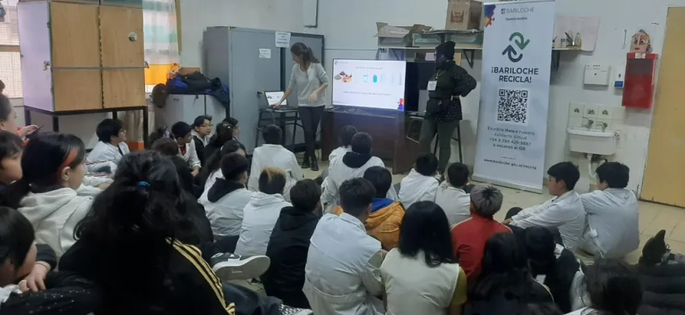Alumnos aprenden sobre separación de residuos en origen y reciclaje