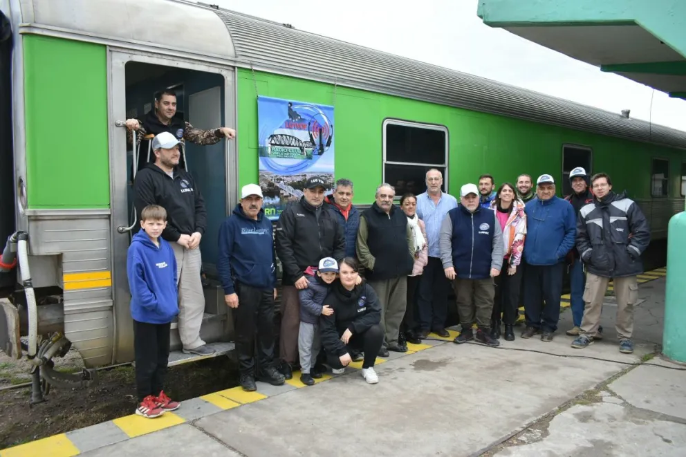Radioaficionados transmitieron para todo el país desde el Tren Patagónico