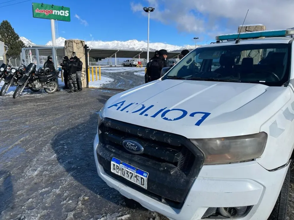 Se montó un fuerte operativo de seguridad en distintos comercios de Bariloche