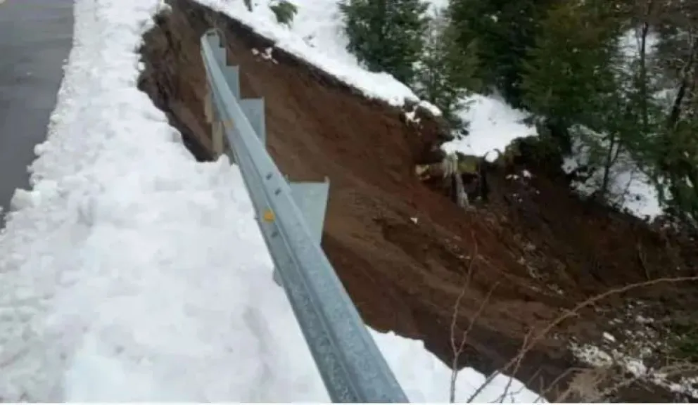Derrumbe en la Ruta de los Siete Lagos: Solo pueden circular vehículos livianos