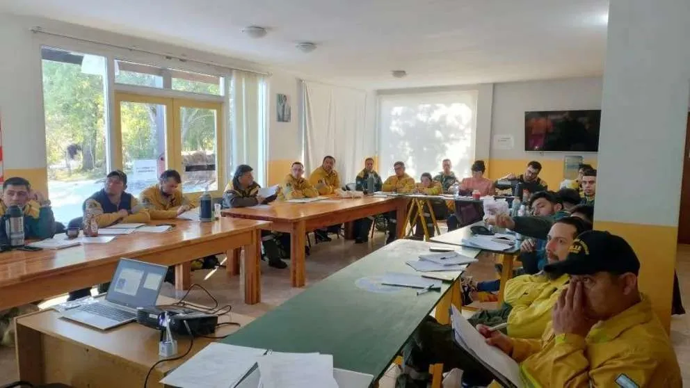 Incendios forestales: Capacitan a brigadistas de Bariloche y El Bolsón