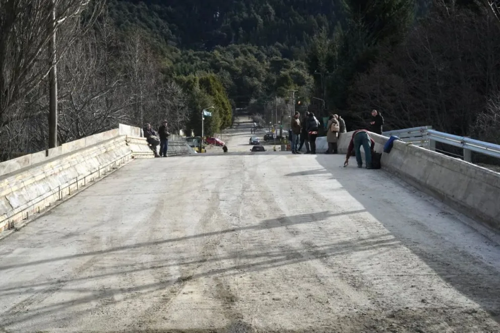 Habilitaron el nuevo puente en el ingreso al barrio Los Coihues