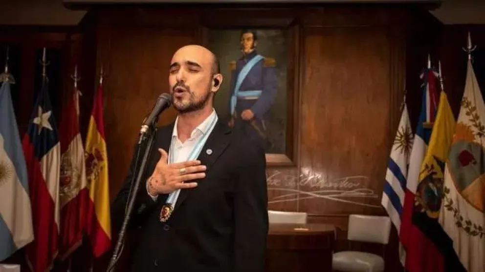 La AFA oficializó versión cantada por Abel Pintos del Himno para los partidos de la Selección