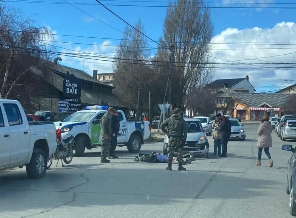 Un herido en fuerte choque entre un auto y una moto