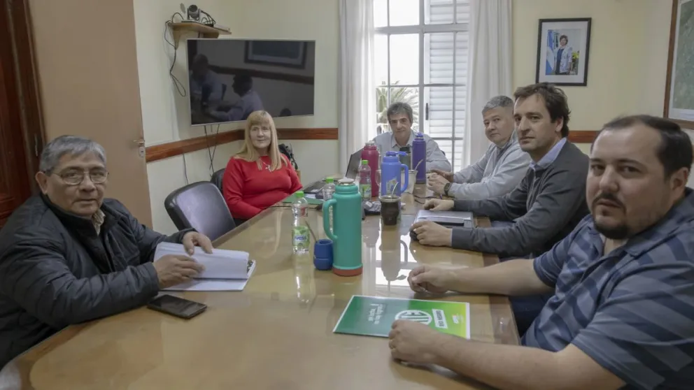El Gobierno presentó una nueva oferta salarial a los gremios estatales