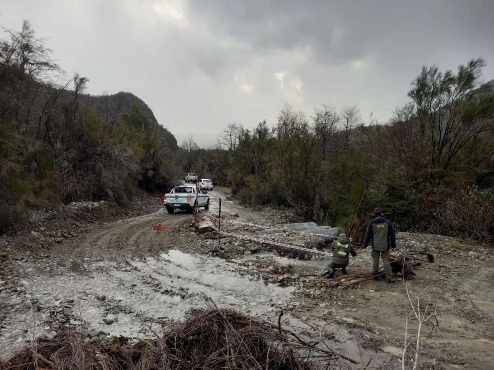 Tras el fuerte temporal se mantiene el cierre de sendas y caminos en el Parque Nacional Nahuel Huapi 