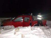 Una familia quedó varada en la nieve durante dos días