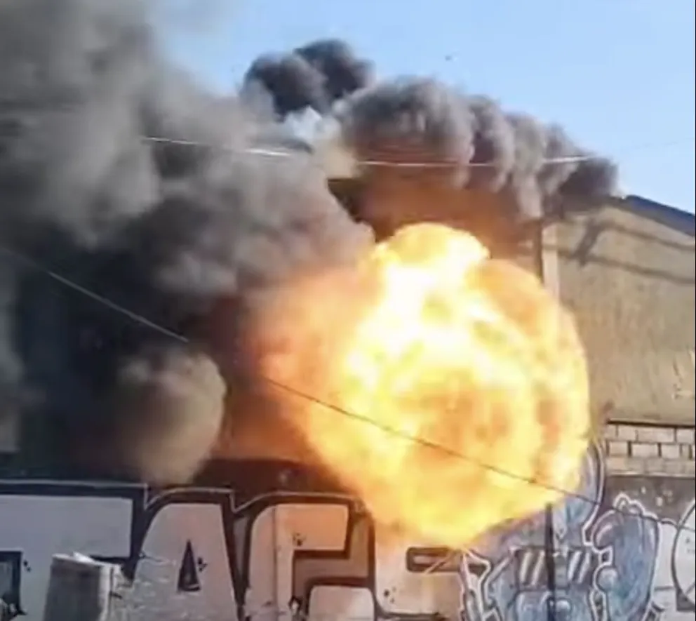 Un vecino registró una fuerte explosión en momentos en que se producía el incendio en la Delegación Sur