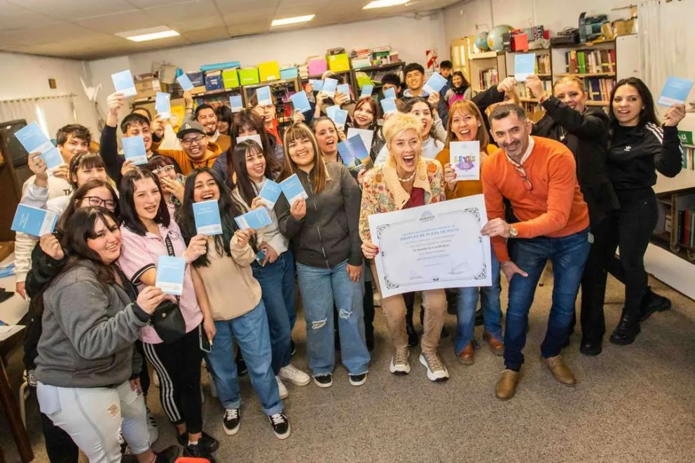 García Larraburu desarrolló el Programa "El Senado va a la Escuela" en secundarios de Bariloche