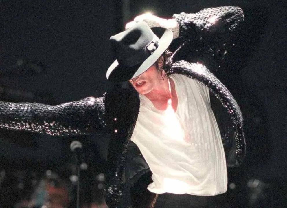 El sombrero que Michael Jackson usó para su baile "moonwalk" fue vendido por 82 mil dólares
