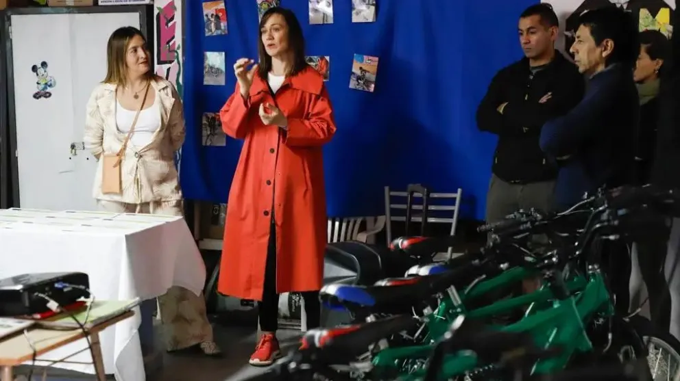 Con la entrega de 10 bicicletas se cerró un nuevo taller de Ciclomecánica