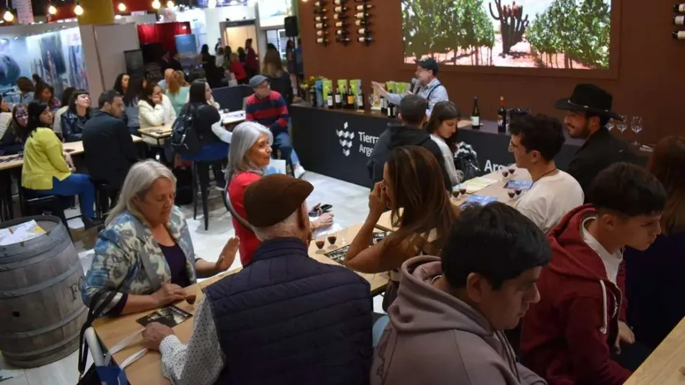 FIT 2023: Miles de potenciales turistas llegaron al stand de Río Negro