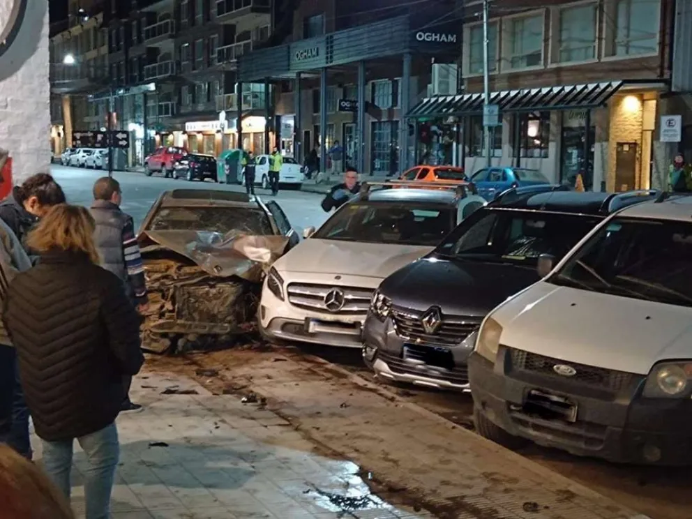 Violento choque frontal sobre avenida San Martín frente al Panamericano