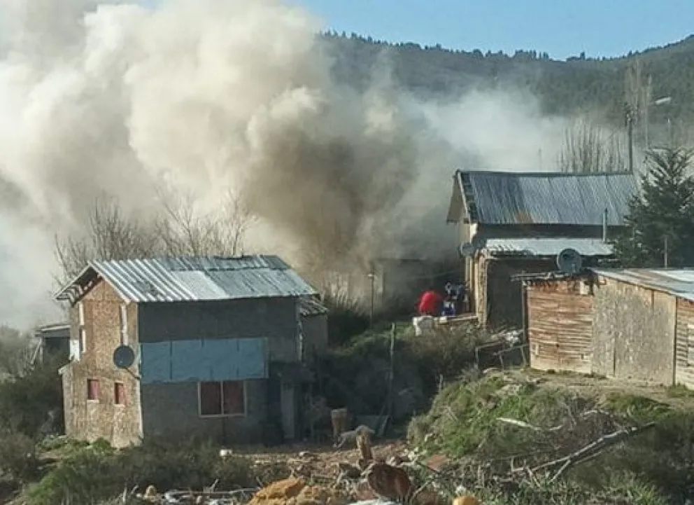 Incendio en barrio Arrayanes: Piden ayuda para la vecina y sus dos hijas que perdieron todo